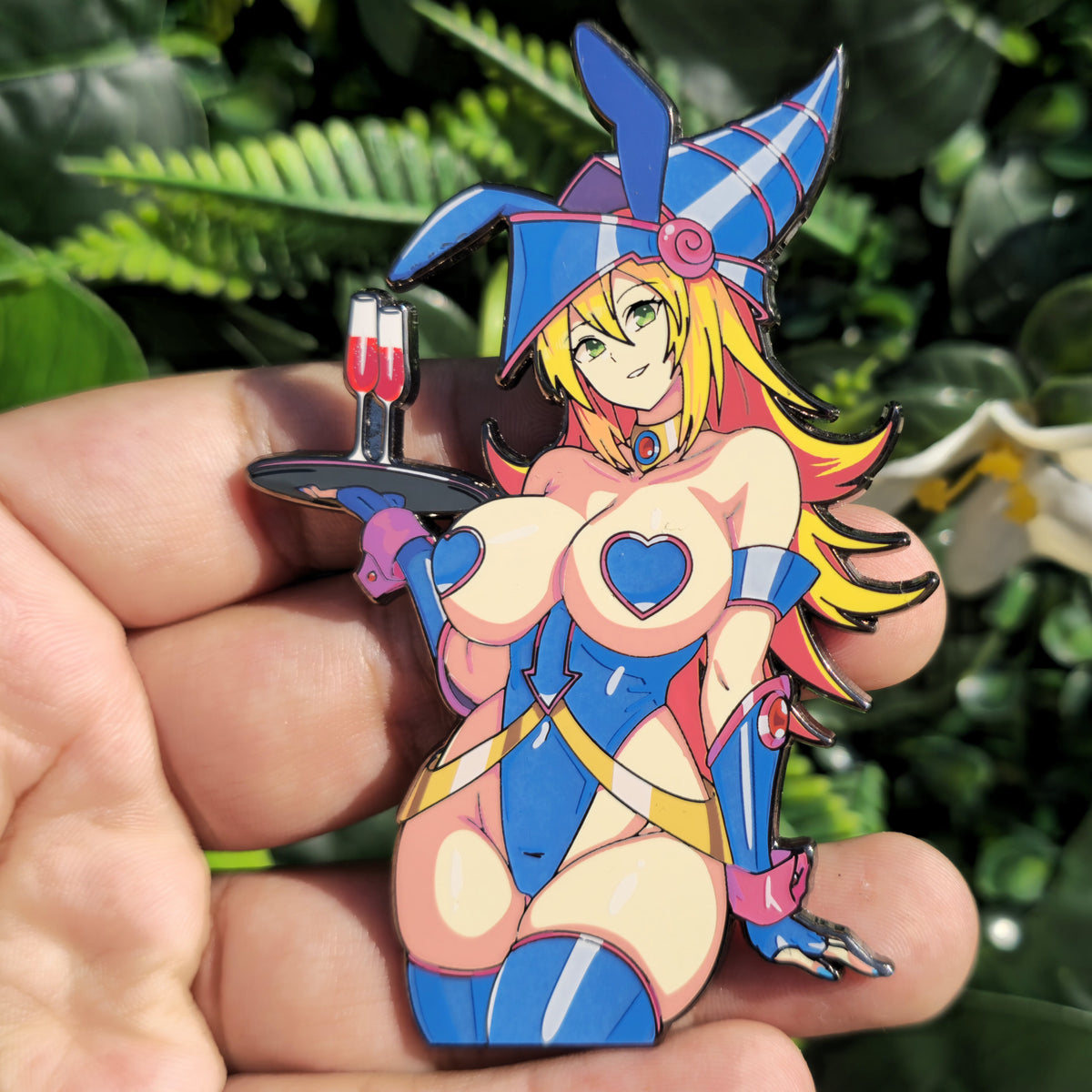 In Hands: DMG Buns
