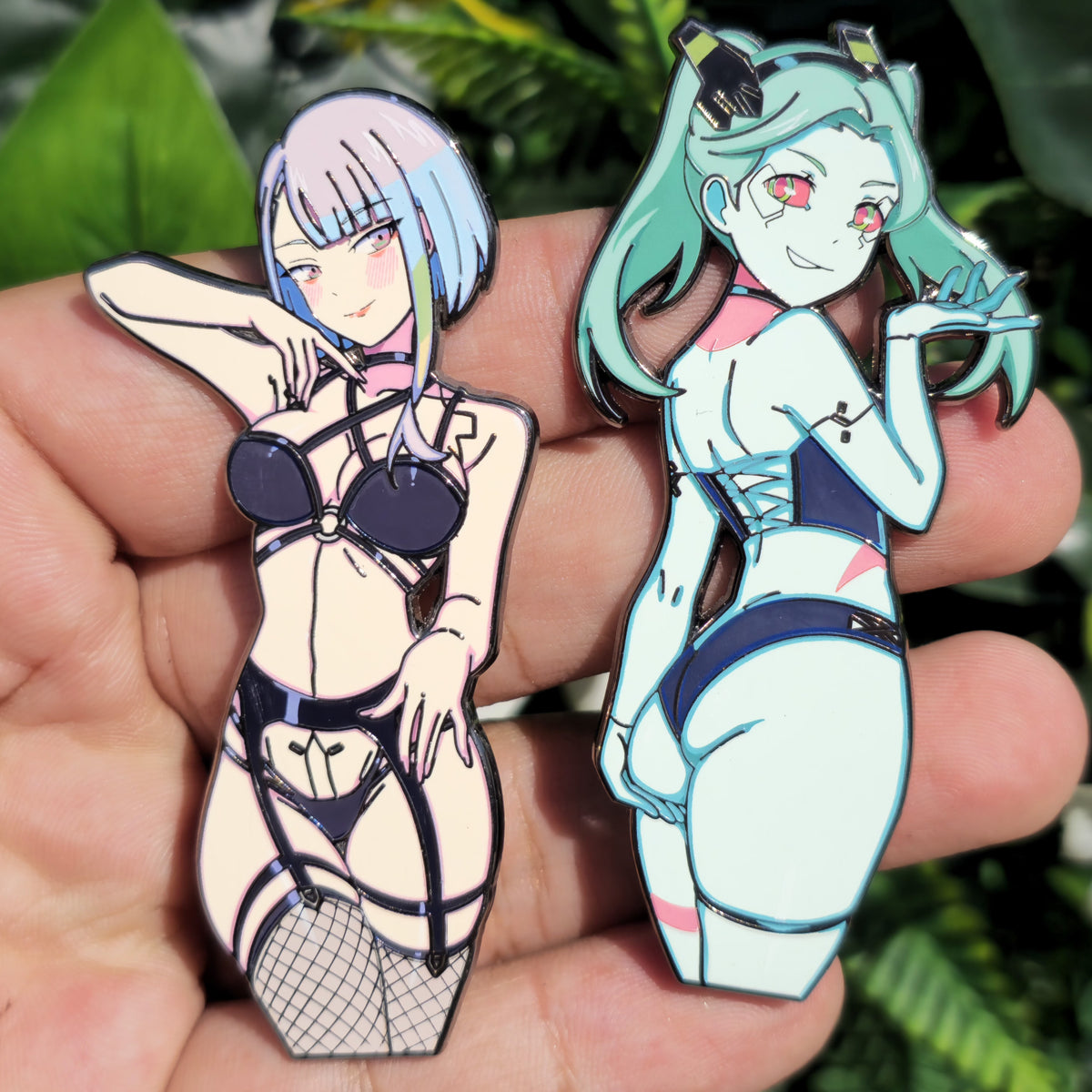 In hands: Crema Lingerie Cyber