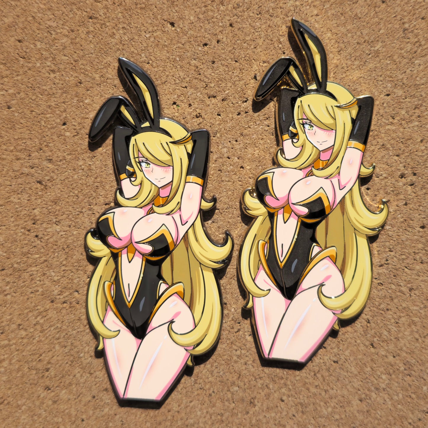 In hands: Cyna Buns