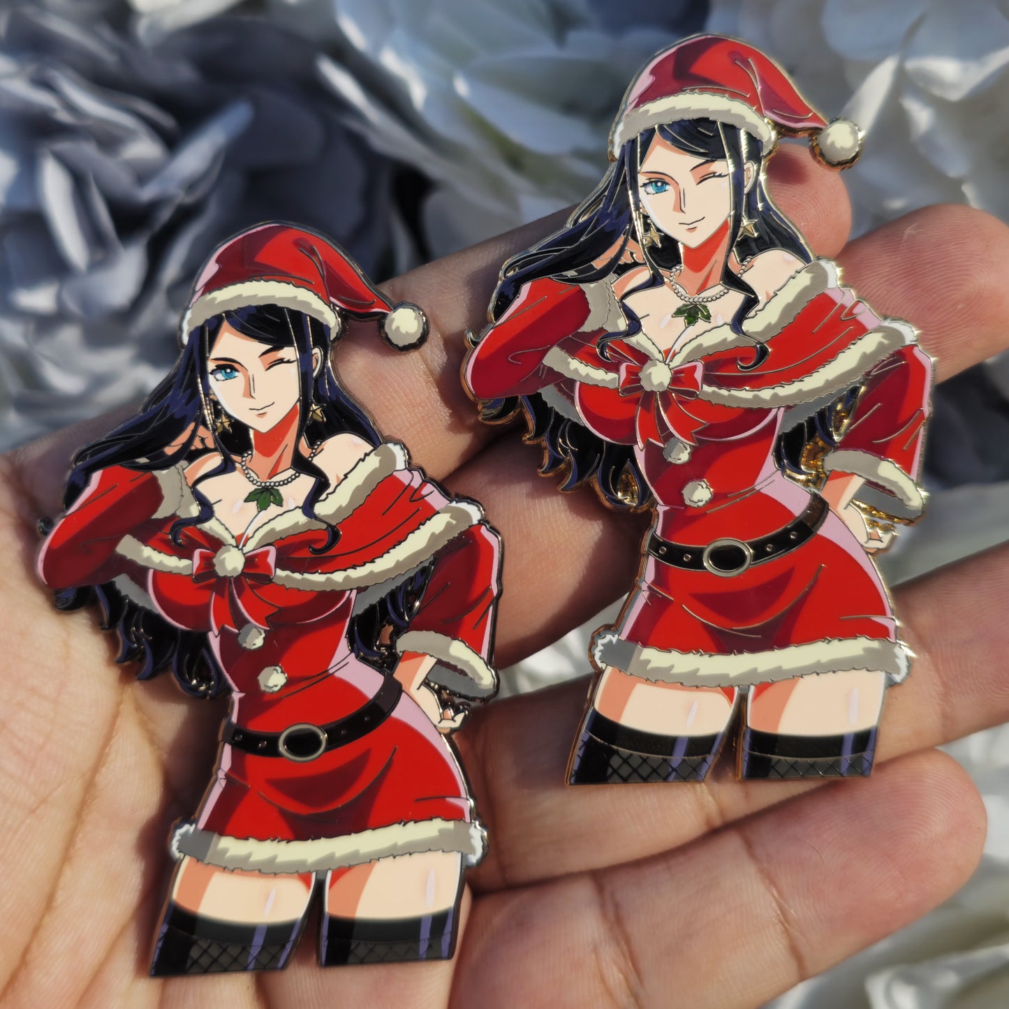In Hands: Xmas Robin
