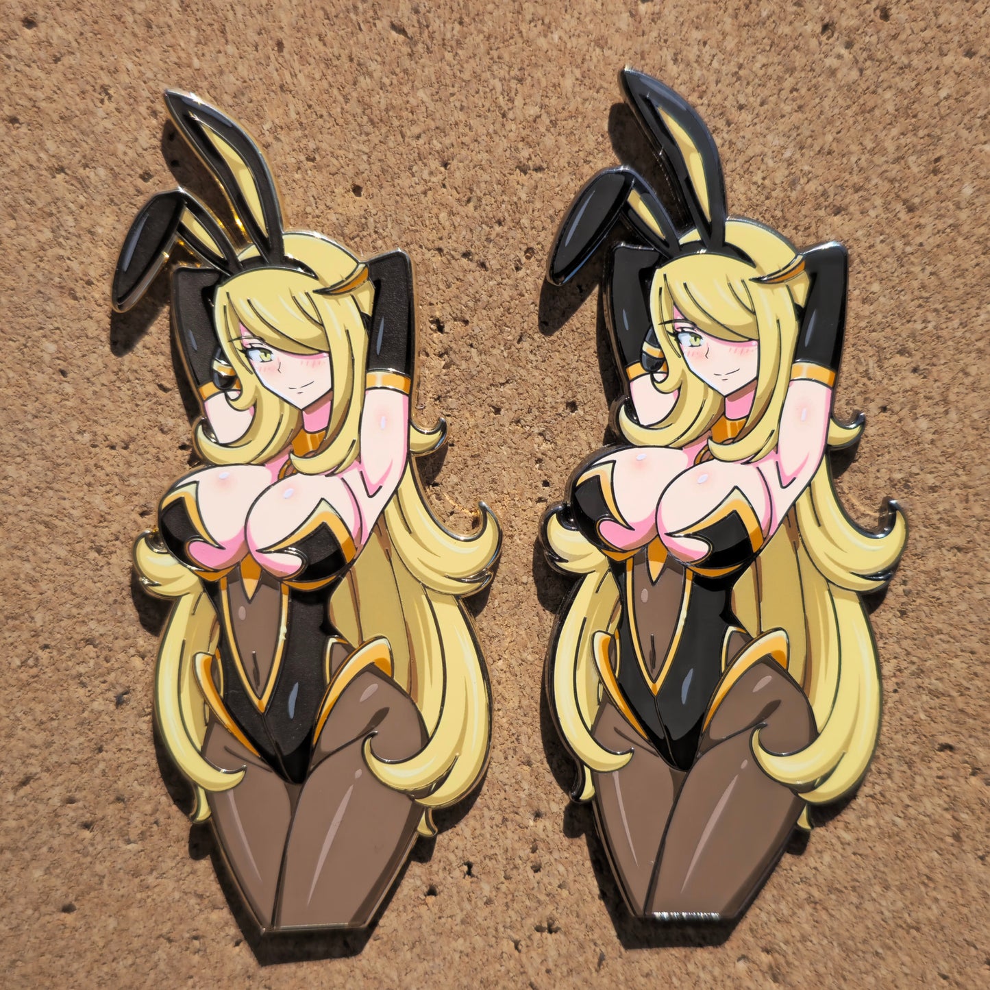 In hands: Cyna Buns