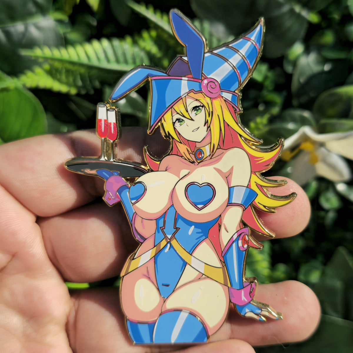 In Hands: DMG Buns