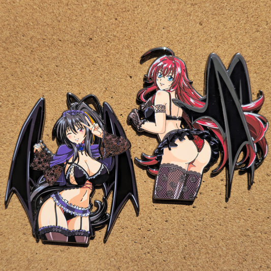 In hands lace devils