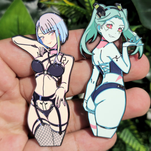 In hands: Crema Lingerie Cyber
