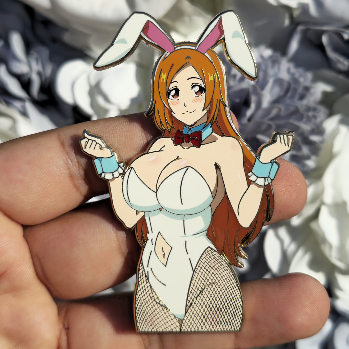 In hands white bun ori