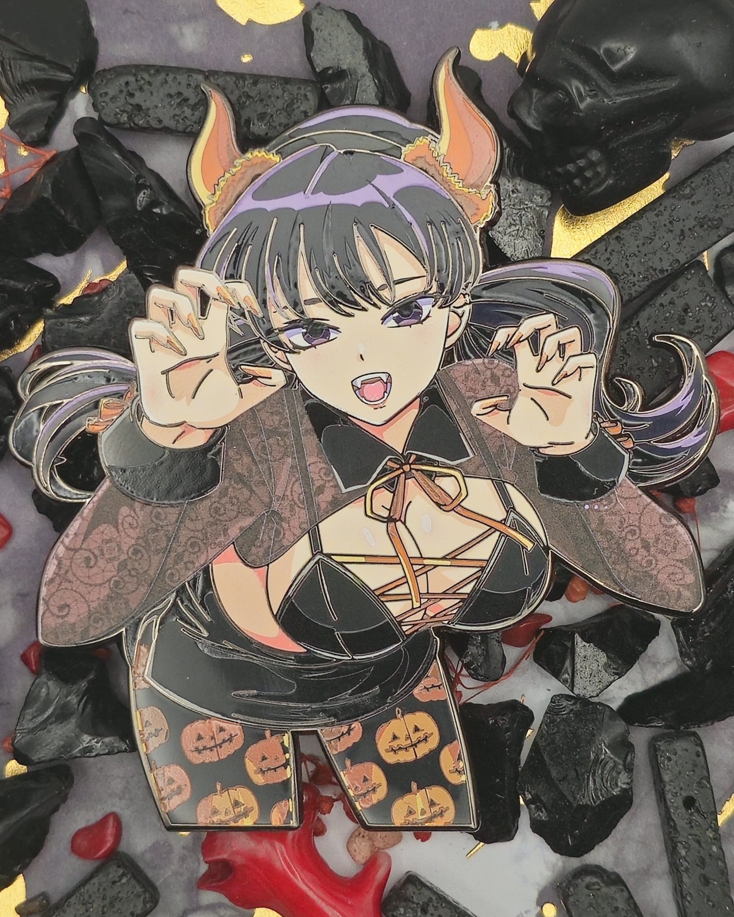 In Hands: Komilloween