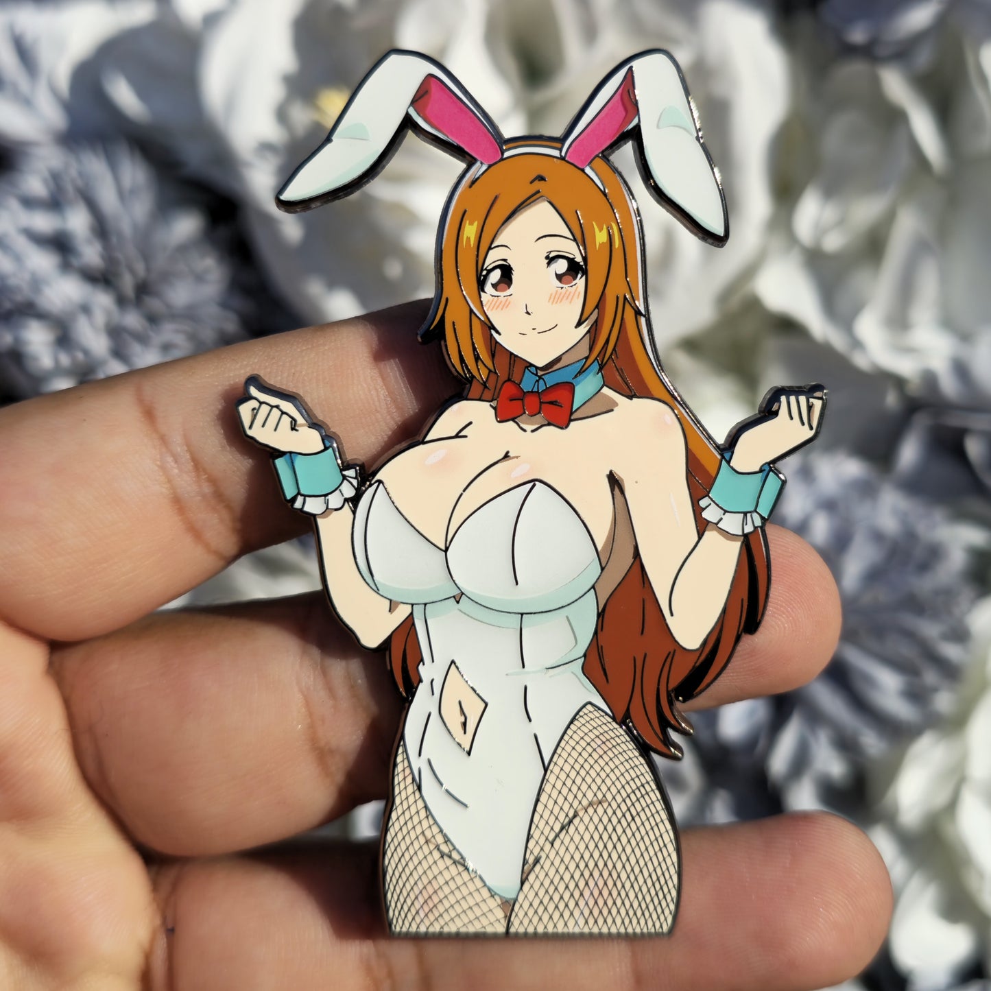 In hands white bun ori