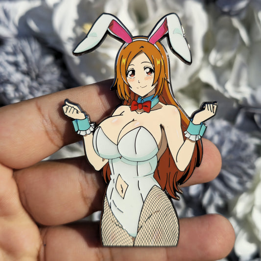 In hands white bun ori