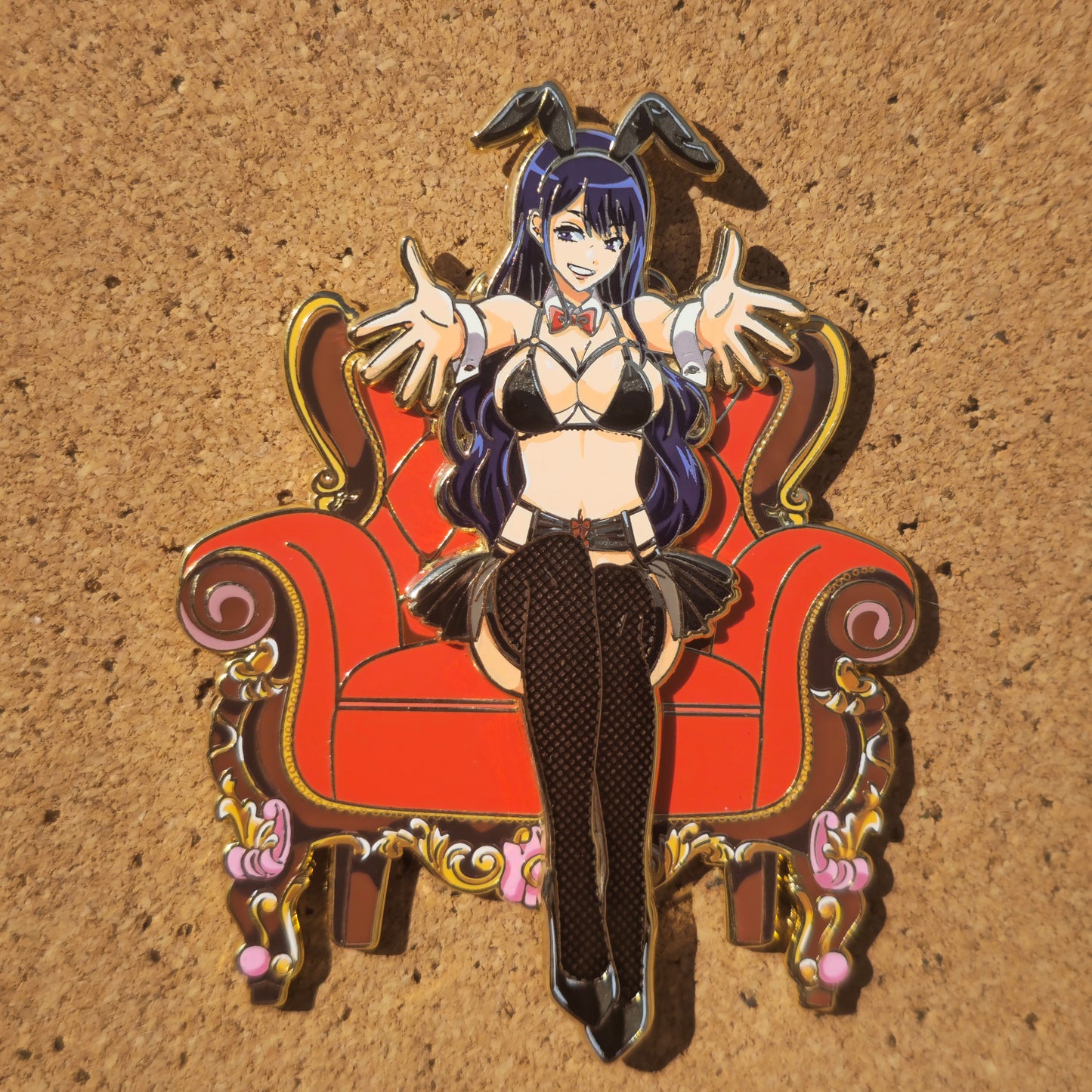 In hands: Arisa Throne