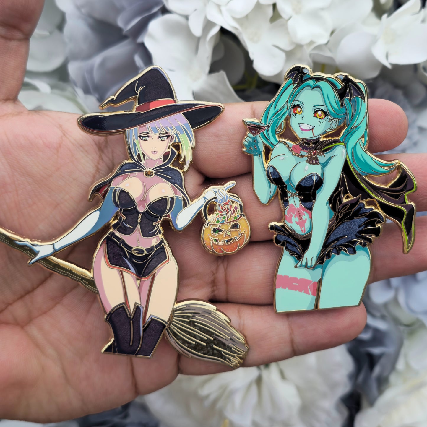 Cyber Club In Hands: Vamp x Witch